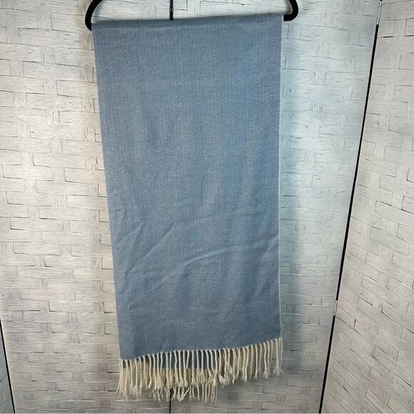 Laura Ashley woven super soft throw with tassels blue and cream - Picture 1 of 8